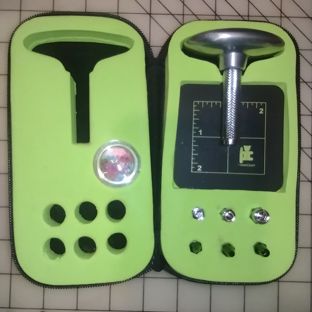 Provo Craft Silent Setter hammerless eyelet setter, works with multiple sizes